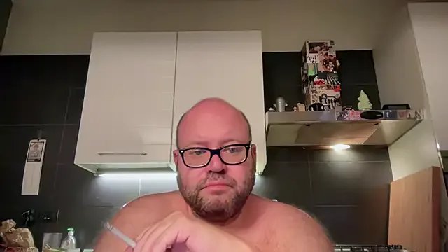 Freechat theitalianbear on StripChat