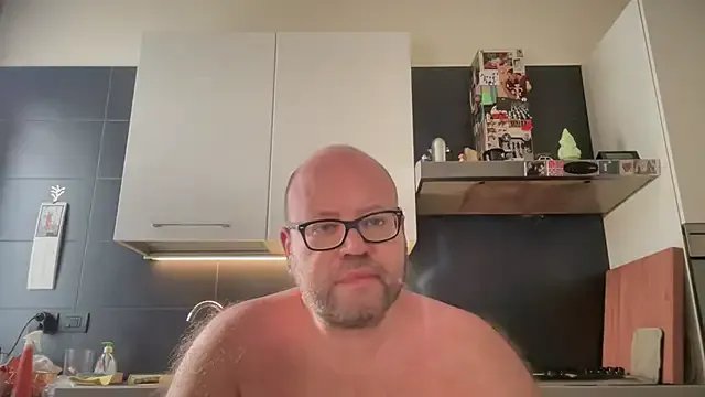 Freechat theitalianbear on StripChat