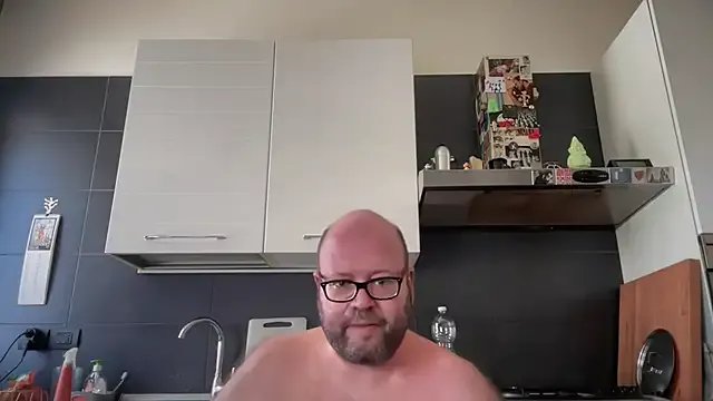 Freechat theitalianbear on StripChat