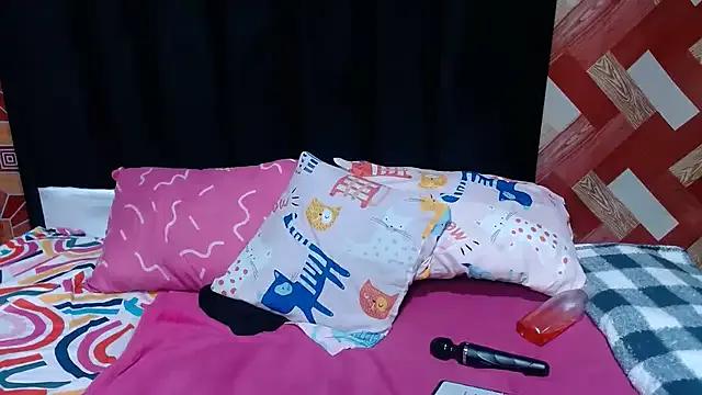 Freechat Thickbootykim on StripChat