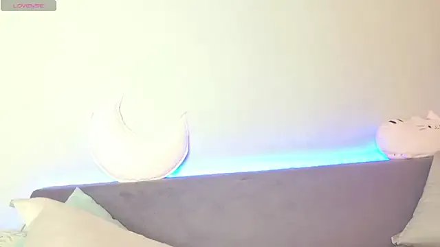 ur_shy_bambi on StripChat