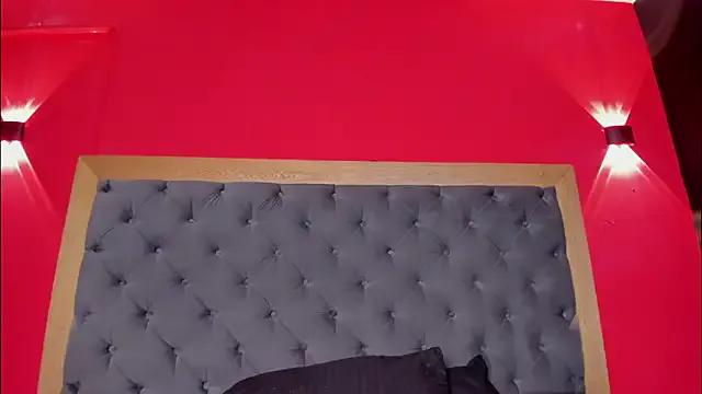 Freechat YayaHilton on StripChat