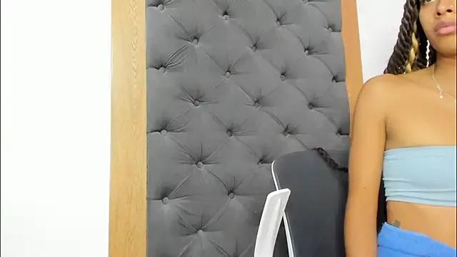 Freechat YayaHilton on StripChat